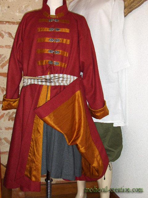 Caftan Varègue  Hersir  wool  and silk red gold
