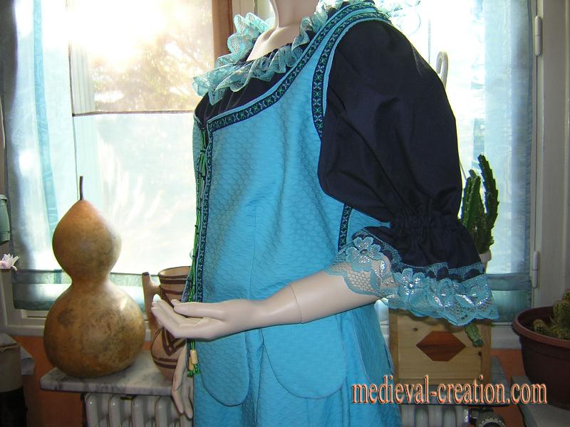 Turquoisine la Camériste Costume 3 pièces Turquoisine la Camériste Costume 3 pièces