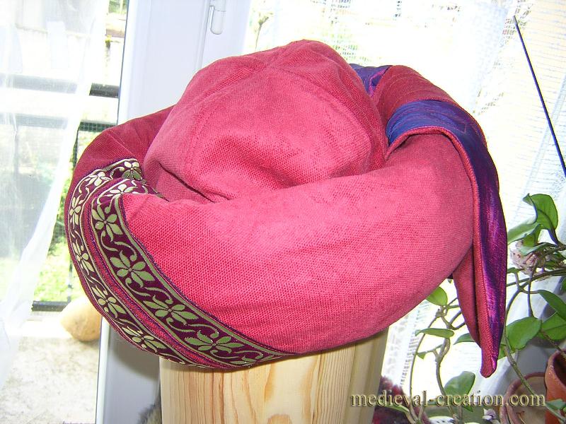 Renaissance Turban à Plumes Velours et Soie Renaissance Turban à Plumes Velours et Soie