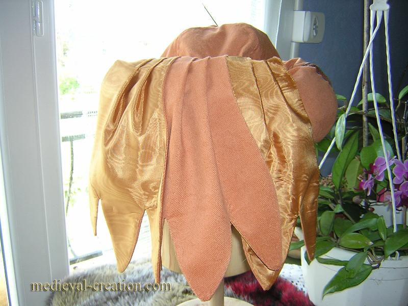 Renaissance Turban à Plumes Velours et Soie Renaissance Turban à Plumes Velours et Soie