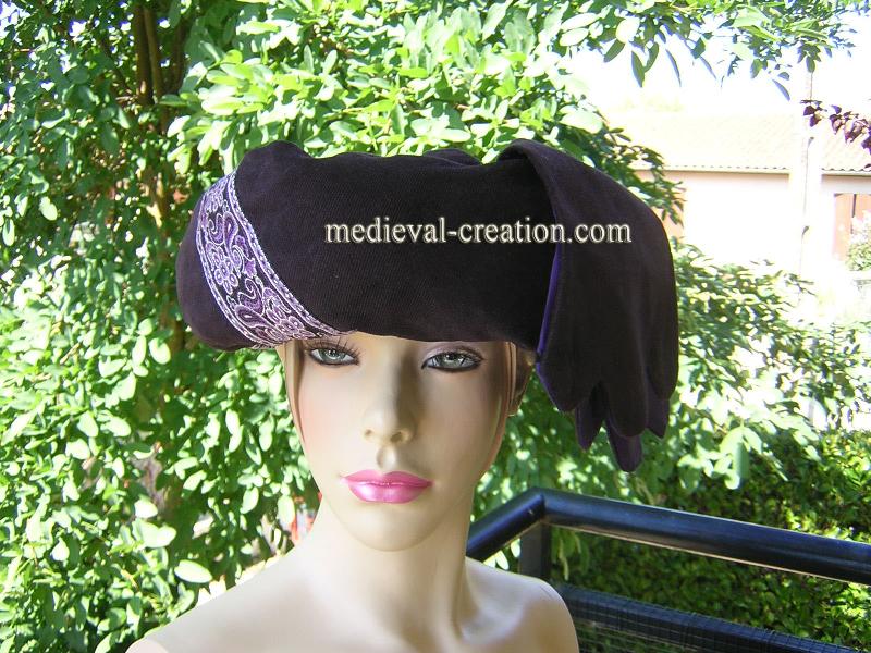 Renaissance Turban à Plumes Velours et Soie Renaissance Turban à Plumes Velours et Soie