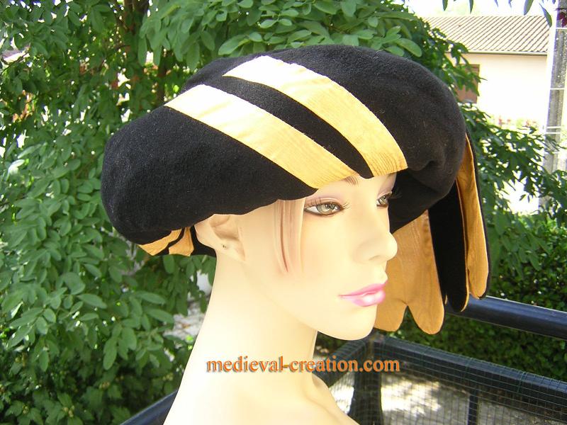 Renaissance Turban à Plumes Velours et Soie Renaissance Turban à Plumes Velours et Soie