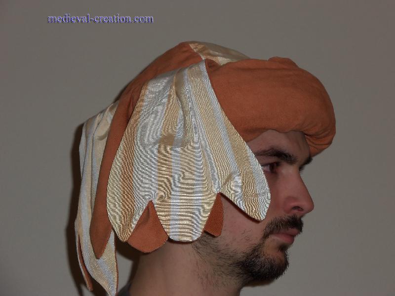 Renaissance Turban à Plumes Velours et Soie Renaissance Turban à Plumes Velours et Soie