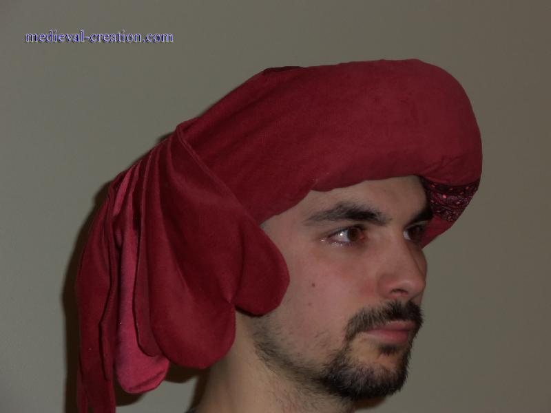 Renaissance Turban à Plumes Velours et Soie Renaissance Turban à Plumes Velours et Soie
