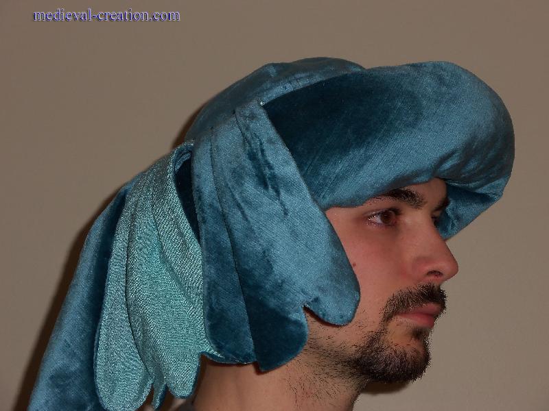 Renaissance Turban à Plumes Velours et Soie Renaissance Turban à Plumes Velours et Soie