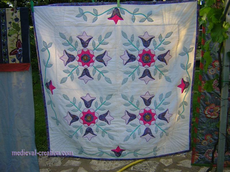 Plaid Fleurs et Feuilles en Appliqué Baltimore.
Plaid Fleurs et Feuilles en Appliqué Baltimore.