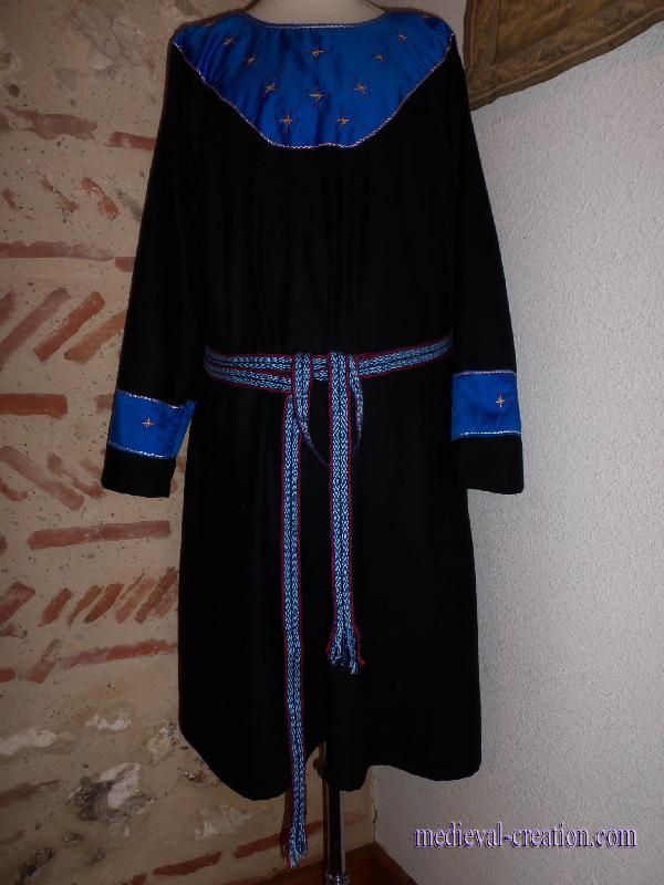 Tunique Laine noire à appliqués de Soie brodée Tunique Laine noire à appliqués de Soie brodée