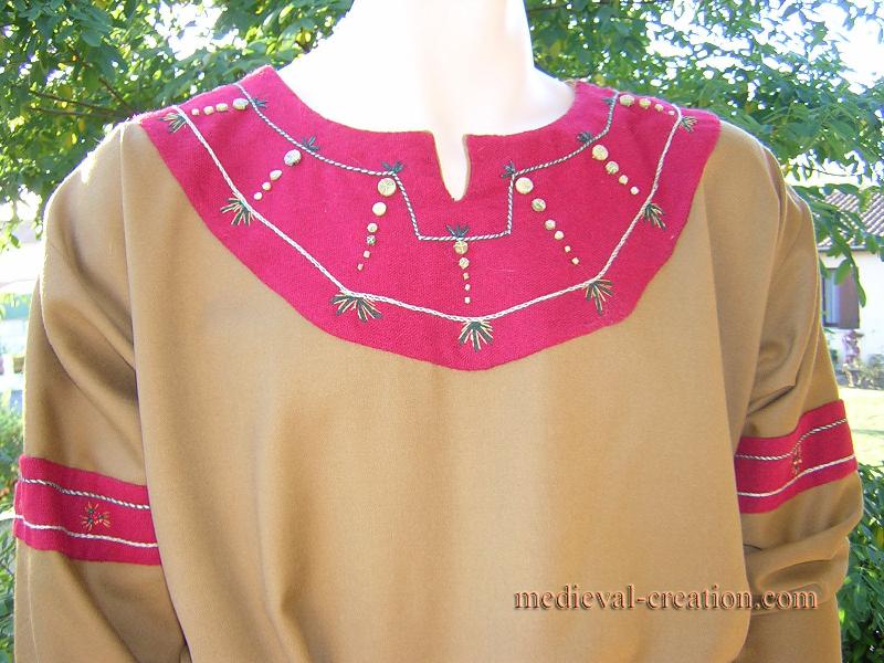 Jaroslav Bliaut XL Laine Appliqué et Pierres Jaroslav Bliaut XL Laine Appliqué et Pierres