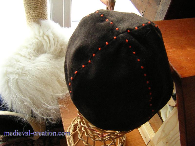 ancient headgear Calot Mérovingien Cuir rebrodé ancient headgear Calot Mérovingien Cuir rebrodé