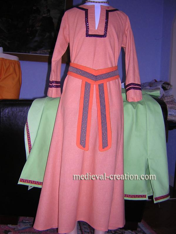 Costume médiéval Surcot et Cotte LIN Costume médiéval Surcot et Cotte LIN