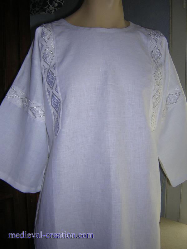 Cotte Tunique Antique Lin et Galon tissé Cotte Tunique Antique Lin et Galon tissé