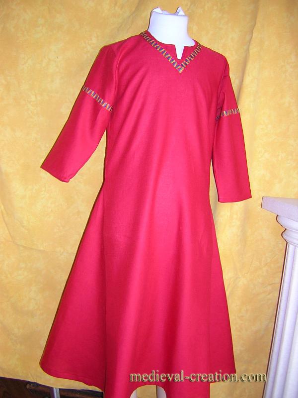 Robe médiévale Cotte ou Bliaut Toile Or et galon Robe médiévale Cotte ou Bliaut Toile Or et galon