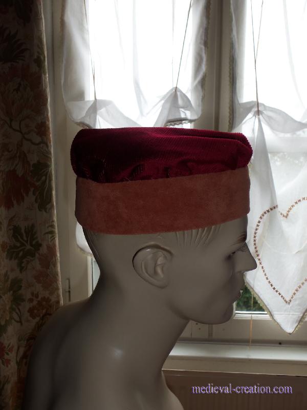 Velvet headgear Toques Moyen-Age Renaissance Velvet headgear Toques Moyen-Age Renaissance