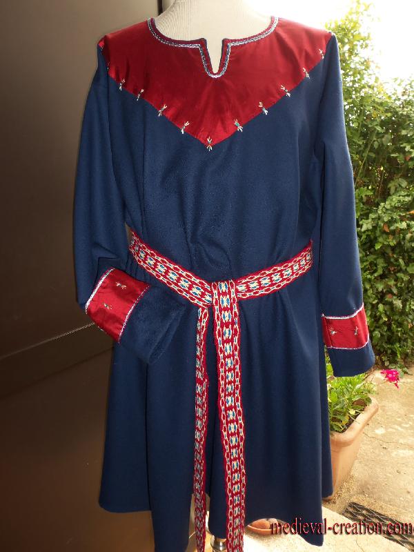 Viking Tunic Wool and Silk appliqué brodé
