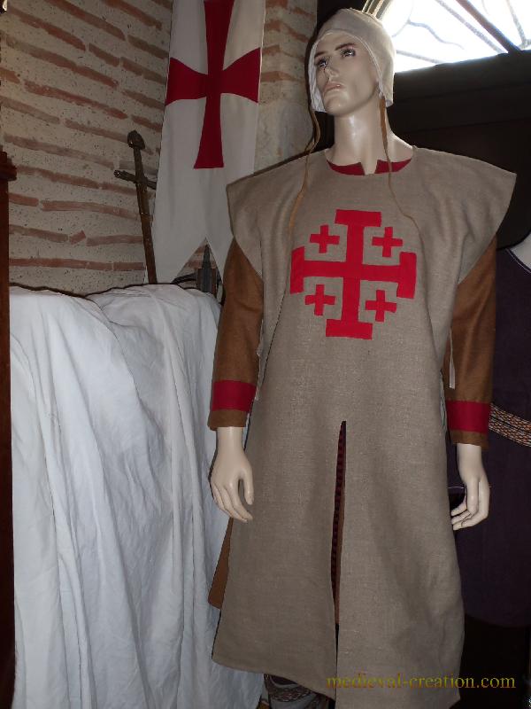 Costume de Croisé Lin Crusader Croix de Jérusalem
