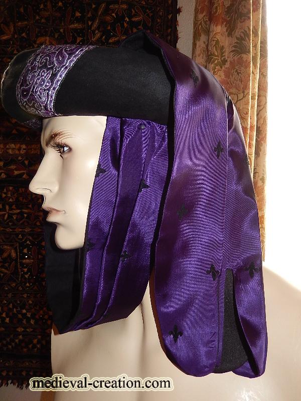 Renaissance Chaperon Velours Duc de Bourgogne
Renaissance Chaperon Velours Duc de Bourgogne