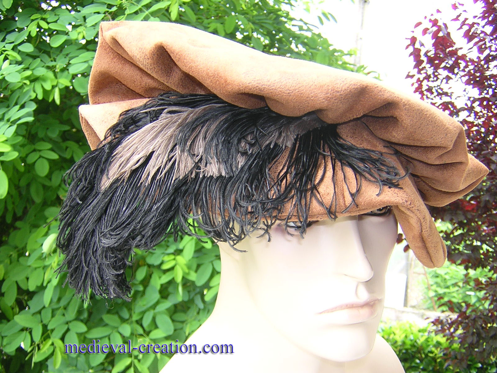 Headgear Henry VIII Barett Tudor Velours et Plumes
Headgear Henry VIII Barett Tudor Velours et Plumes